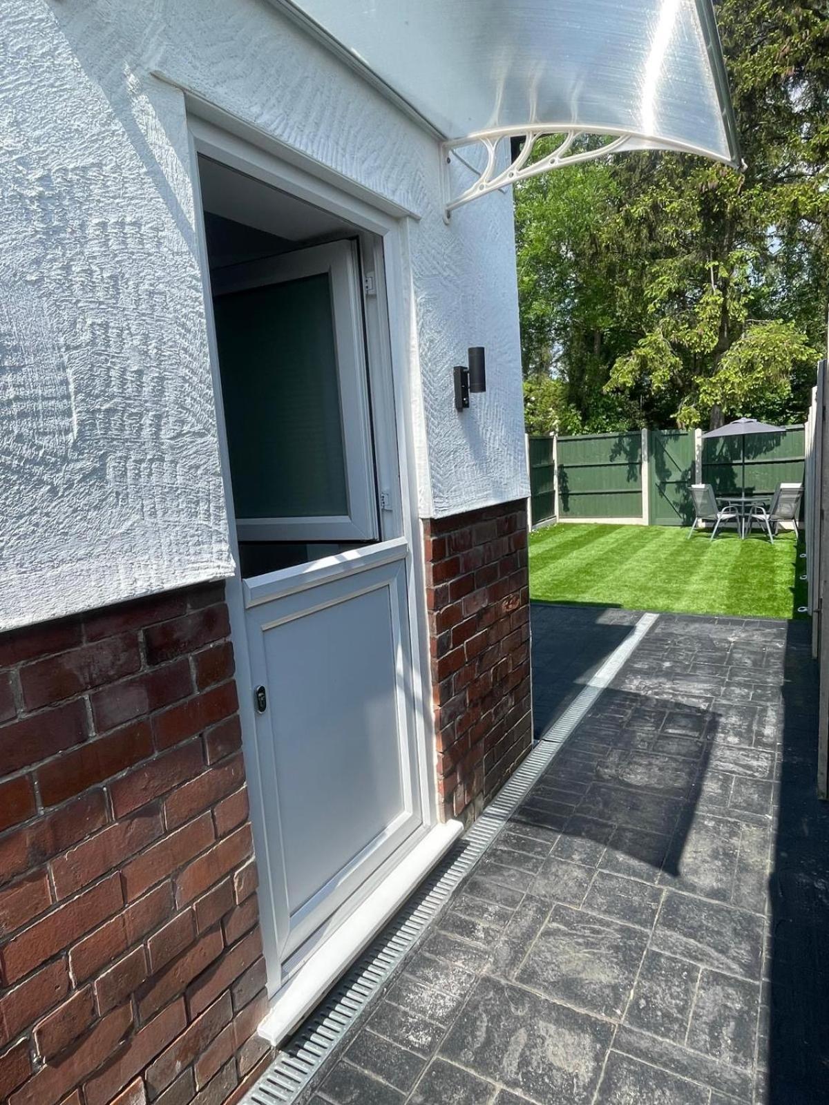 The Upton Coach House Villa Birkenhead Eksteriør billede